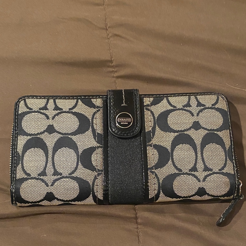 Coach Signature Black and Tan Zip Wallet
